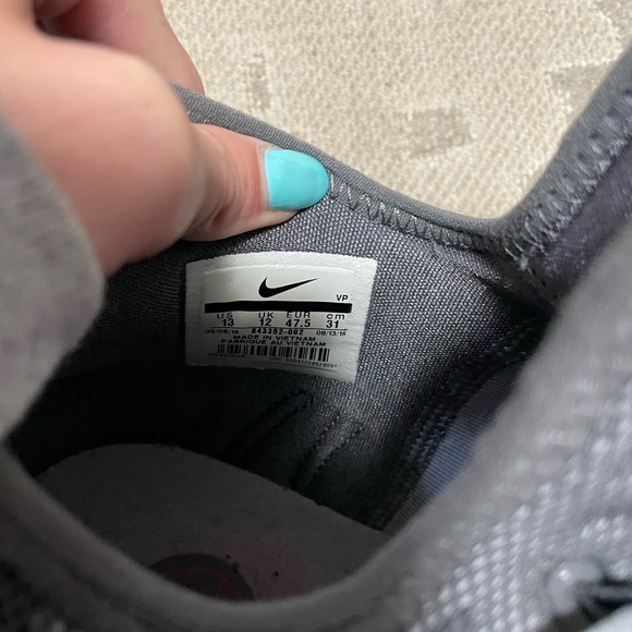 NEVER USED BASKETBALL NIKE SNEAKERS - Picture 4 of 4